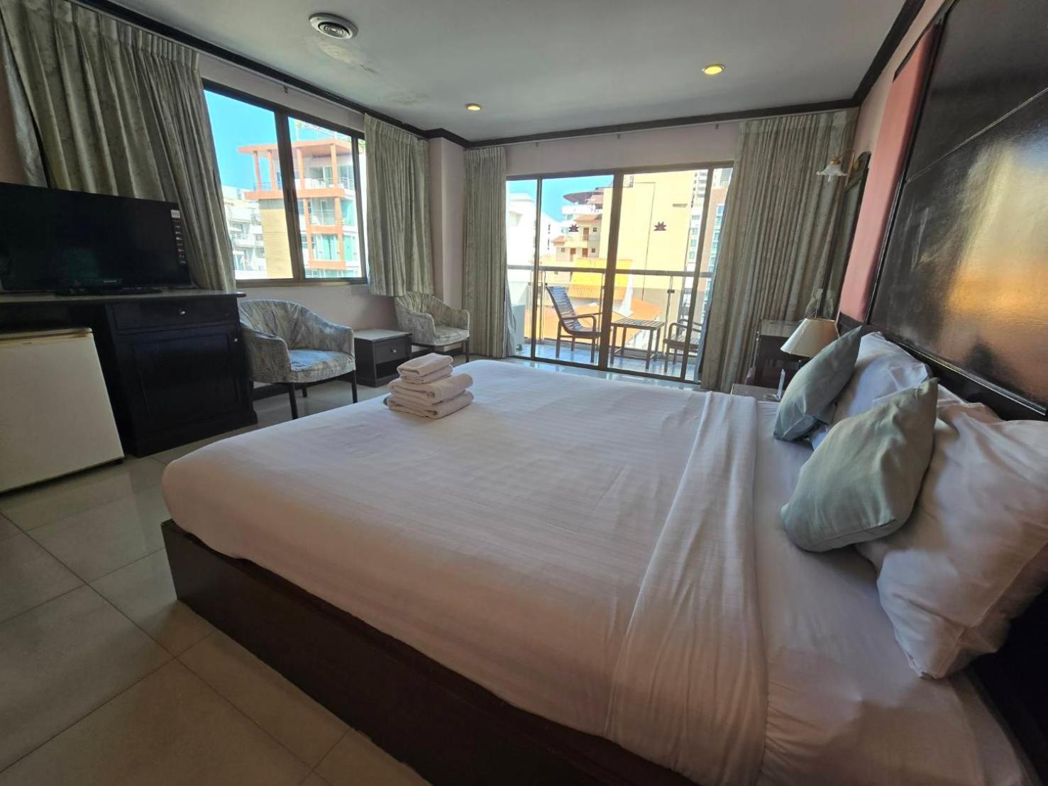 Mike Beach Resort Pattaya Exterior foto